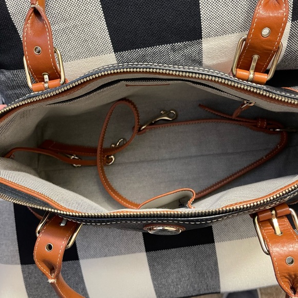 Dooney&Bourke crossbody - Picture 3 of 7